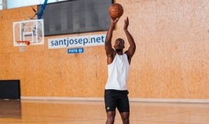 巴特勒社媒更新近期动态 一边度假一边训练两不耽误